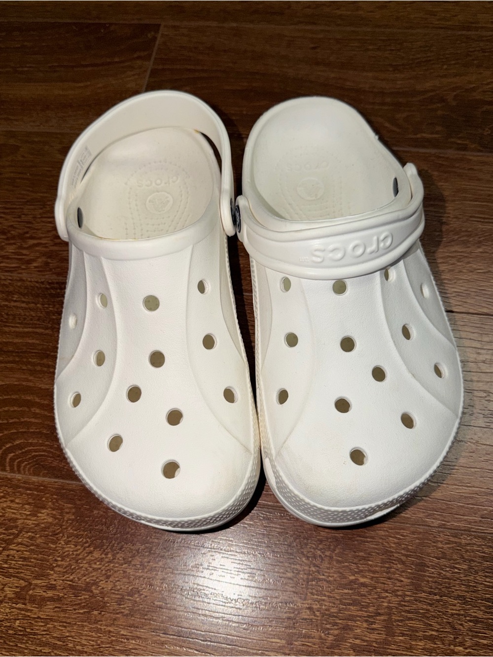Crocs White women’s 8, men’s 6
